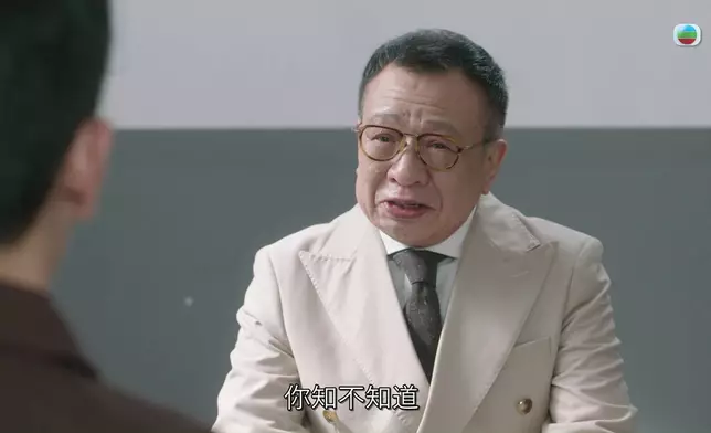 期間，Benz哥有展露佢最拿手嘅和藹笑容，去表達洪官都唔想咁Heavy，亦係向知行示好嘅表達。