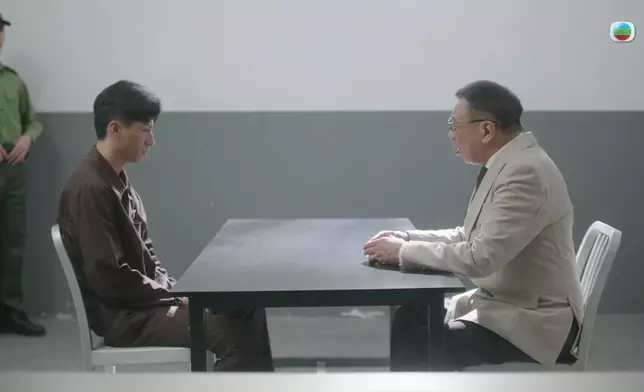 齋睇相，都感受到Benz哥講「我愛你」時嘅傷痛同後悔係漸進式咁增加。