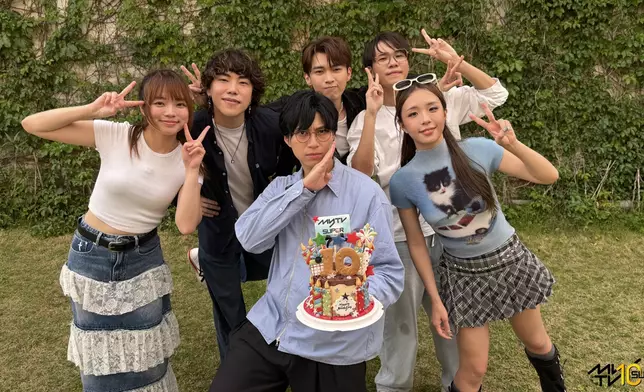 吳業坤與音樂組合PLAN V為myTV SUPER成立十周年拍攝宣傳片。