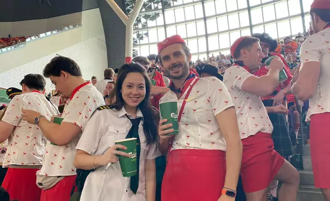 不少球迷一早盛裝打扮，以精心造型迎接七欖賽事。