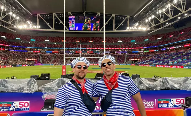 不少球迷一早盛裝打扮，以精心造型迎接七欖賽事。