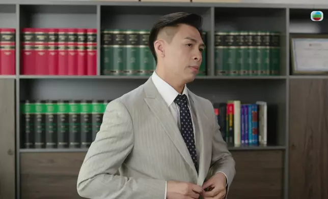 陳少邦嘅登場夠晒氣勢之餘，亦夠晒不可一世。