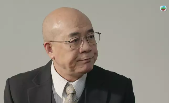 其實方官對住言官有啲無奈又冇符。