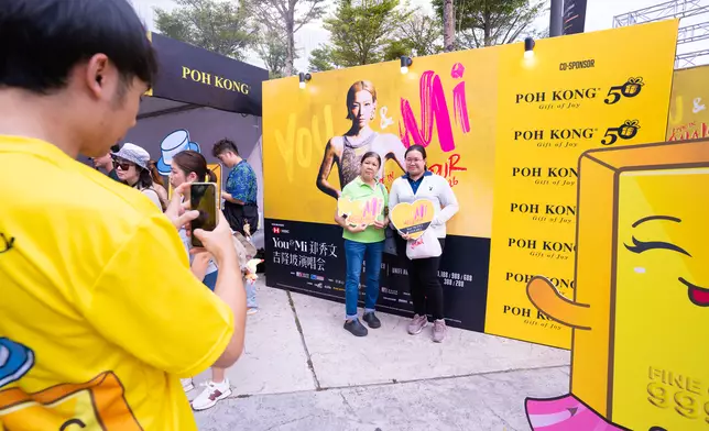 不少Fans下午已聚集會場外。