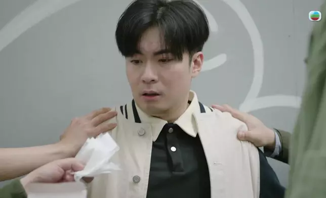 因為曾經迷失、被歧視、很辛苦改過自新但又遭逢不幸，家強在劇中多番表現無助又失落。