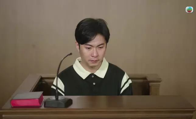 呢場戲，樂洺除咗明顯越講越激動、把聲愈嚟愈震，佢塊面亦都愈嚟愈紅，完全感受到佢已安全進入個角色。