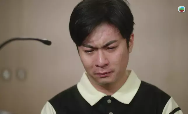 呢場戲，樂洺除咗明顯越講越激動、把聲愈嚟愈震，佢塊面亦都愈嚟愈紅，完全感受到佢已安全進入個角色。