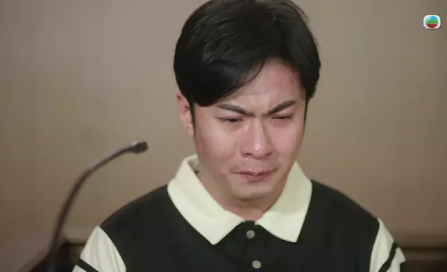 呢場戲，樂洺除咗明顯越講越激動、把聲愈嚟愈震，佢塊面亦都愈嚟愈紅，完全感受到佢已安全進入個角色。