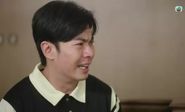 呢場戲，樂洺除咗明顯越講越激動、把聲愈嚟愈震，佢塊面亦都愈嚟愈紅，完全感受到佢已安全進入個角色。