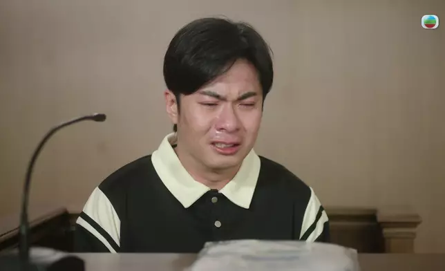 呢場戲，樂洺除咗明顯越講越激動、把聲愈嚟愈震，佢塊面亦都愈嚟愈紅，完全感受到佢已安全進入個角色。