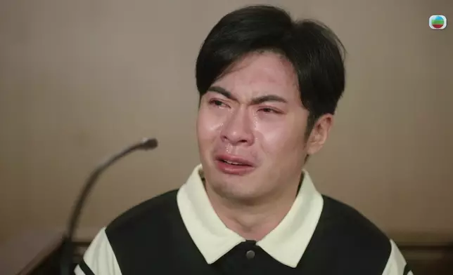 呢場戲，樂洺除咗明顯越講越激動、把聲愈嚟愈震，佢塊面亦都愈嚟愈紅，完全感受到佢已安全進入個角色。