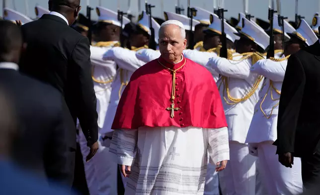 天主教教宗良十四世抵達安哥拉。AP圖片