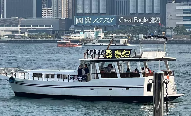 《尋秦記》出動遊艇拉票。巴士的報記者攝