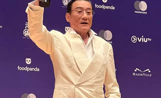 梁家輝憑藉電影《捕風追影》，力壓古天樂、陳家樂及張繼聰等強勁對手，成功奪得其演藝生涯中第五座金像獎影帝寶座。巴士的報記者攝