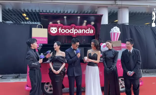 《尋秦記》一眾演員接受訪問。直播截圖