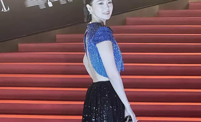 闊別影壇女星盛裝亮相，章子氣場十足行紅地氈。巴士的報記者攝