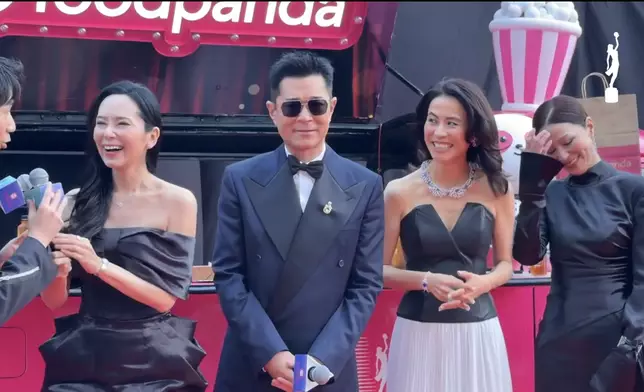 《尋秦記》一眾演員接受訪問。直播截圖