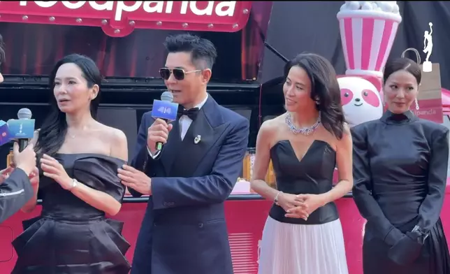 《尋秦記》一眾演員接受訪問。直播截圖