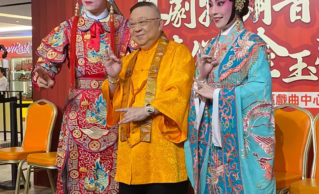 由李居明大師策劃的 「新光當代戲劇節」 假新光黃埔大堂舉行記者招待會，公佈兩階段演出詳情。