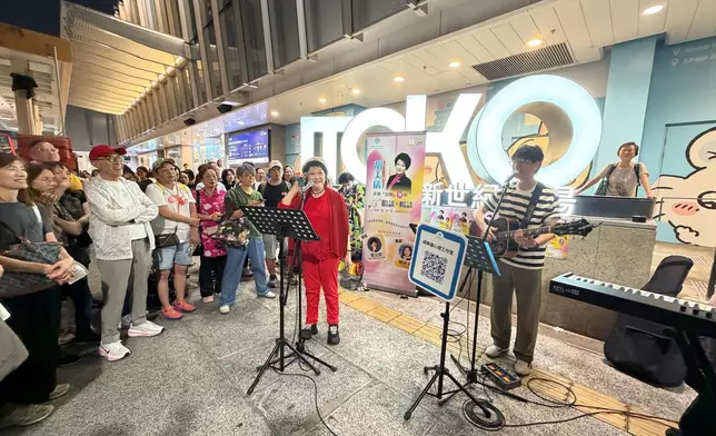 胡美儀首次走上鬧市以「唱談」進行情緒療癒