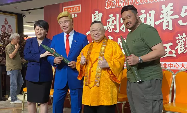 由李居明大師策劃的 「新光當代戲劇節」 假新光黃埔大堂舉行記者招待會，公佈兩階段演出詳情。