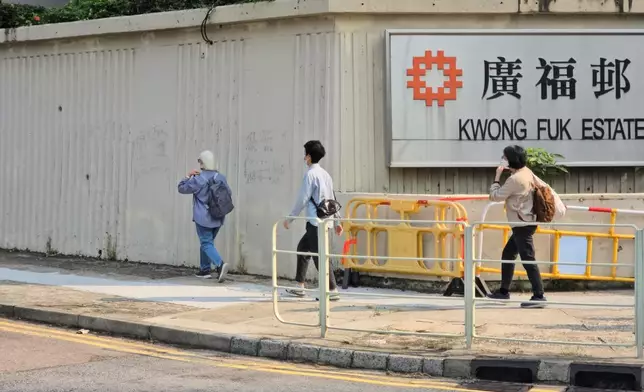 約早上8時40分，有居民陸續抵達現場。巴士的報記者攝