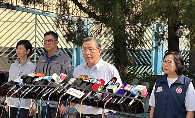 卓永興提到若現場情況及秩序許可，居民可在三小時內上落樓多於一次。巴士的報記者攝