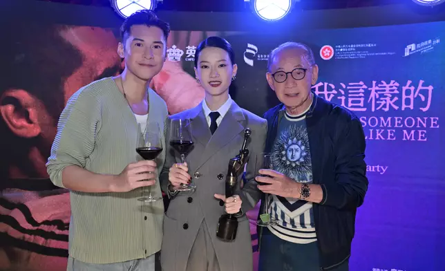 英皇集團主席楊受成博士率領《像我這樣的愛情》團隊出席到賀。