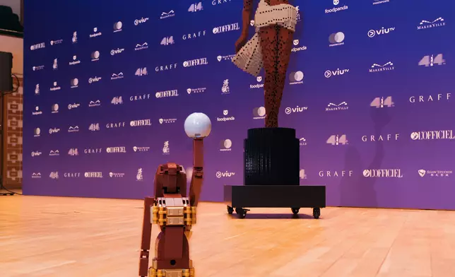 樂高®️專業認證大師Andy耗時一個月，以逾2萬顆LEGO®️顆粒拼砌2.2米高女神獎座。