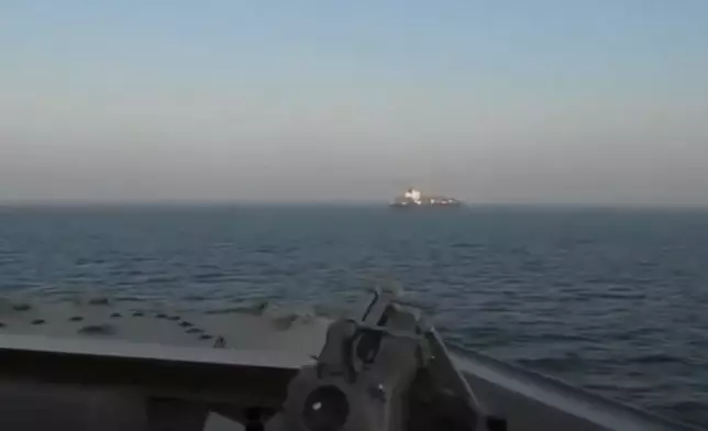 史普魯恩斯號發現圖斯卡號。U.S. Central Command
  X圖片