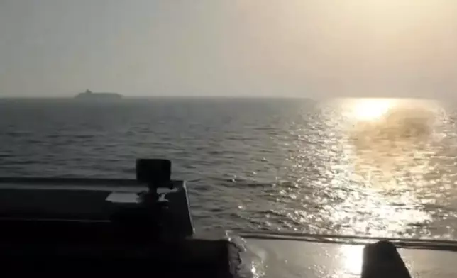 史普魯恩斯號向圖斯卡號發炮。U.S. Central Command
  X圖片