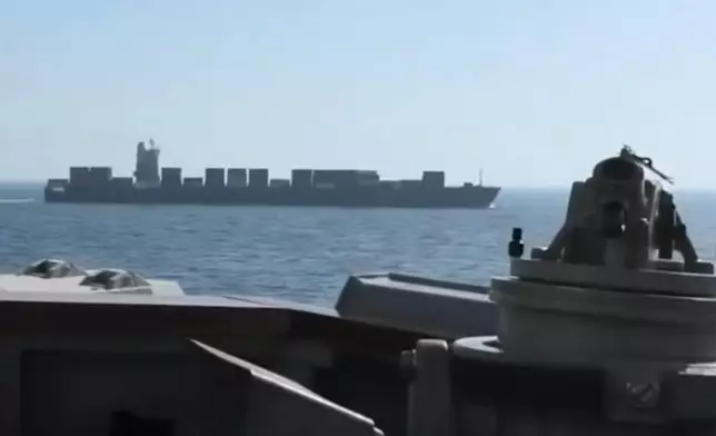 史普魯恩斯號追截圖斯卡號。U.S. Central Command
  X圖片