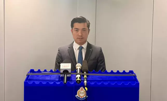 警方毒品調查科高級督察何灝庭向傳媒簡報案情。