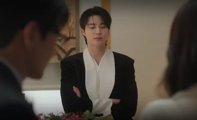 理安大君因遇見閔總理而醋意大發。Disney+提供圖片