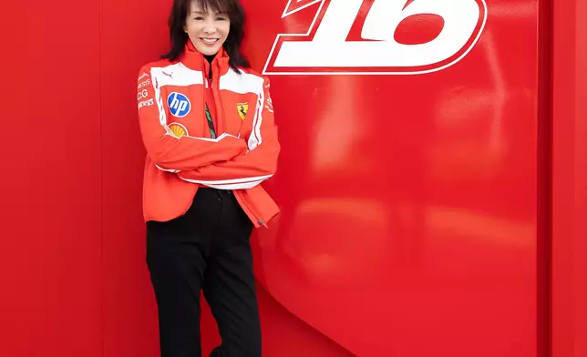 Do姐以貼地對談方式帶觀眾了解這位頂級車手賽車服以外的一面，更教他以廣東話同香港粉絲打招呼。