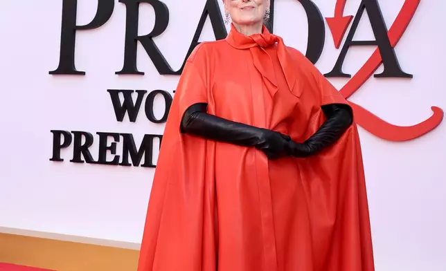 梅麗史翠普宣布續集中所有戲服、手袋及珠寶將作慈善拍賣，捐助保護記者委員會。