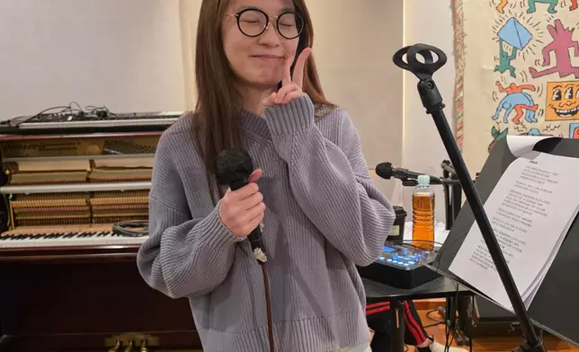 蔡潔則表示早前往瑞士，得悉演出消息時心情忐忑，但唔擔心默契，在歐洲不斷練歌記歌詞。