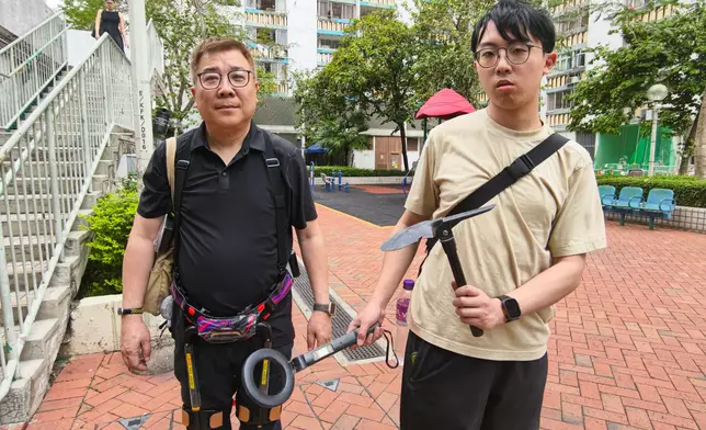 宏新閣居民譚先生與兒子