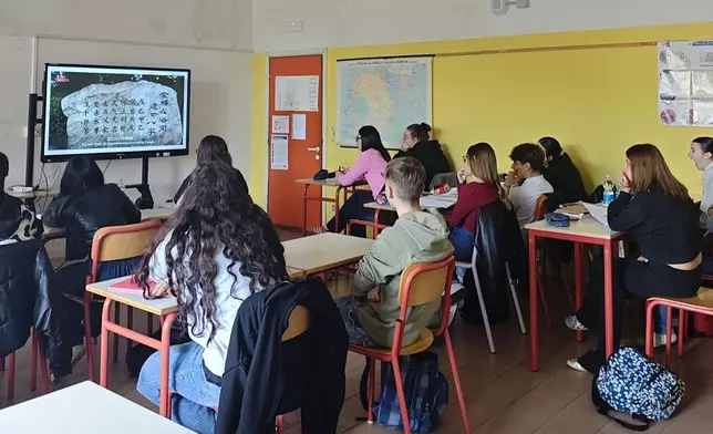 在4月22日，羅馬孔院的分支課堂，烏爾比諾大學孔子課堂下設教學點瑪米亞尼高中（Liceo Mamiani）也舉辦了中文主題文化活動，慶祝「國際中文日」。圖片來源：羅馬大學孔子學院