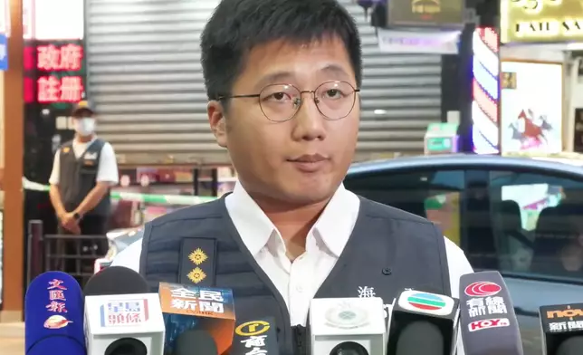 海關版權及商標調查科不良營商手法調查第二組調查主任鄭浩然。香港海關FB