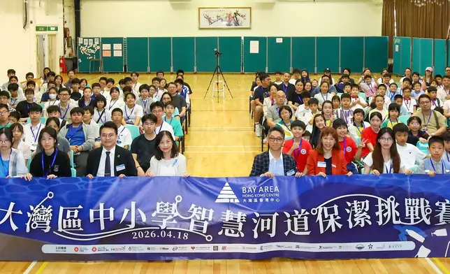 200多名來自大灣區中小學的師生聚首香港，切磋無人船競賽。