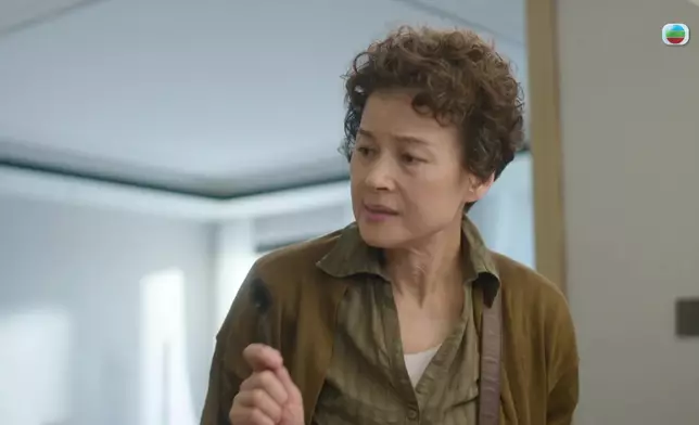 其實黎燕珊都做得好好，尋晚佢安慰蔣祖曼一幕，全程眼神都係關懷同痛心，真係好有媽媽Feel。