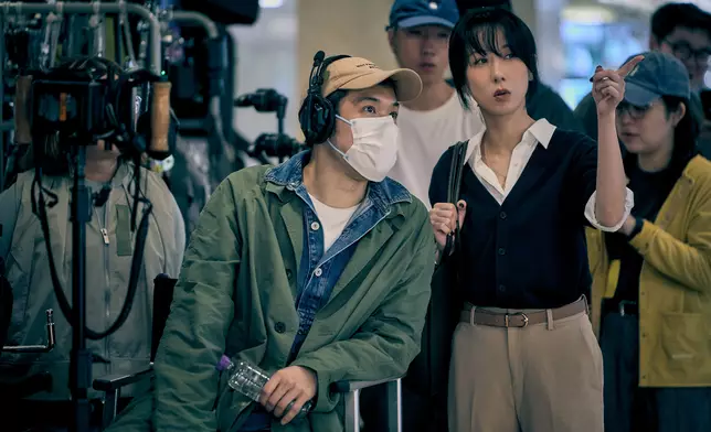 泳兒（Vincy）星期三（4月22日）推出全新廣東作品《散光》，繼續發揮她拿手的慘情歌功力。不過今次Vincy不止得唱，她更仲首次挑戰做MV導演