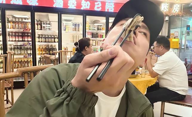 但朱仔為咗節目，都係決定啪入口，真心勁。