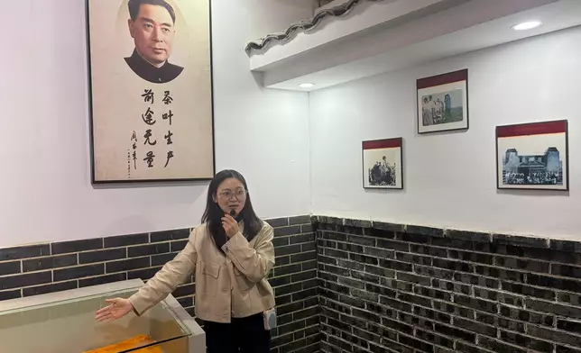 工作人員作出介紹。巴士的報記者攝