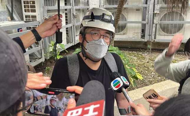 郭先生表示，雖然腳部受傷仍堅持親身上樓執拾，因不知道還會否有第二次機會上樓。巴士的報記者攝