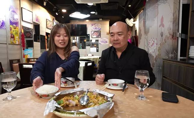 紅蔥頭蒸污糟雞配白飯是完美組合。