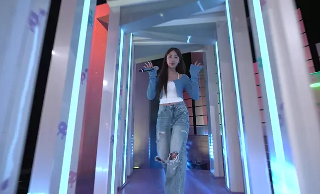 詹天文（Windy）3歲已師承專業女高音學唱歌，現於廣州星海音樂學院修讀Music Performance。