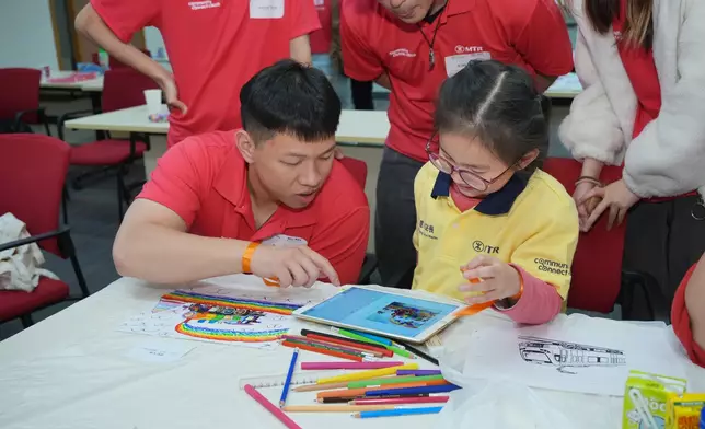 港鐵義工月今年以「攜手前行　邁向智慧共融」為主題，舉辦了一系列義工活動。港鐵圖片