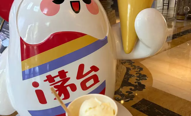 記者親身嘗試原味茅台雪糕，含有3%茅台酒。巴士的報記者攝